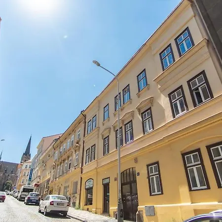 One Bedroom In Zizkov Apartmán Praha